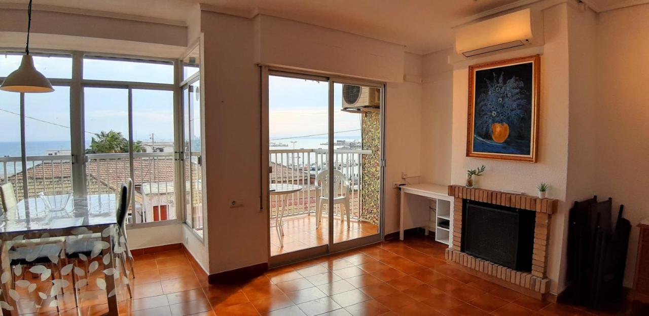 2 Bedroom's Flat On The Beach, Center, 1 Line