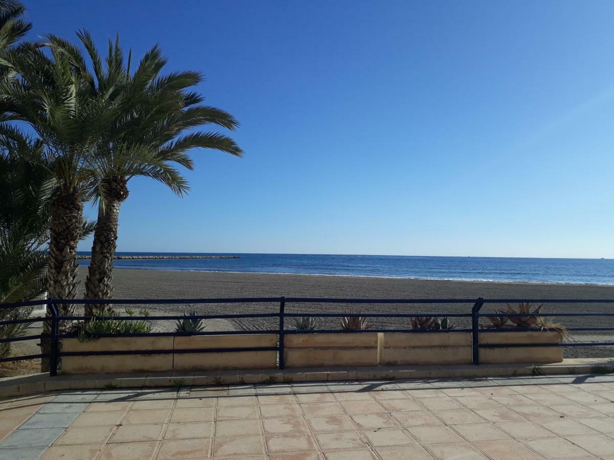 2 Bedroom's Flat On The Beach, Center, 1 Line *