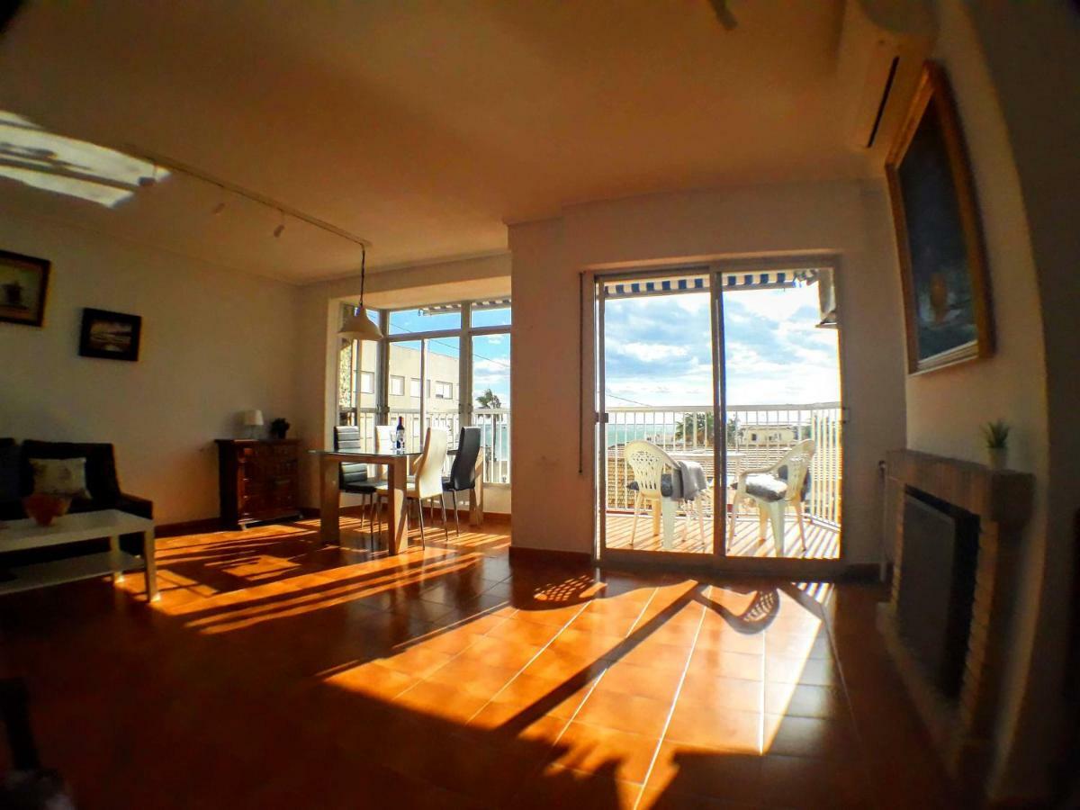 2 Bedroom's Flat On The Beach, Center, 1 Line