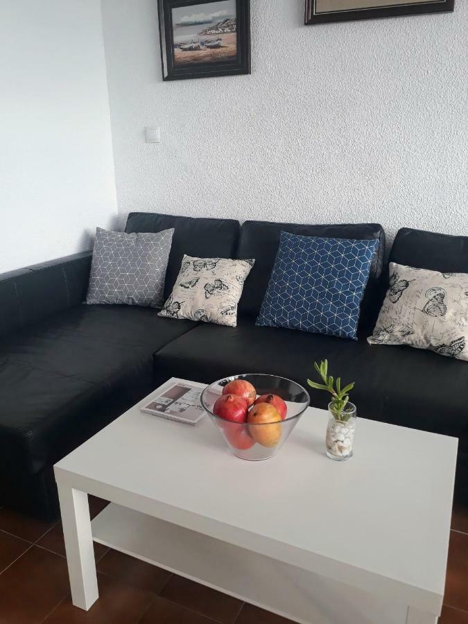 Apartment 2 Bedroom's Flat On The Beach, Center, 1 Line