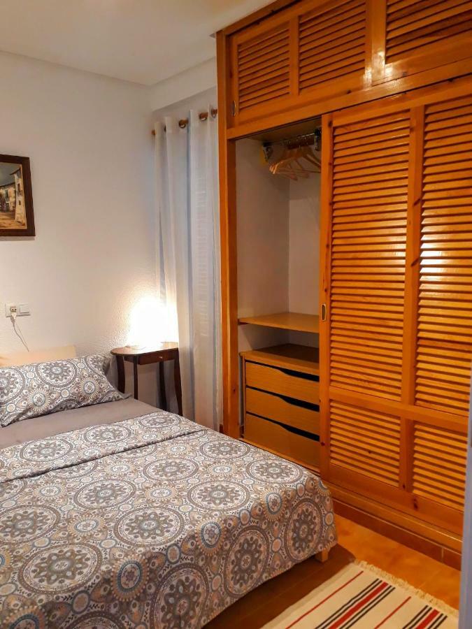 Apartment 2 Bedroom's Flat On The Beach, Center, 1 Line