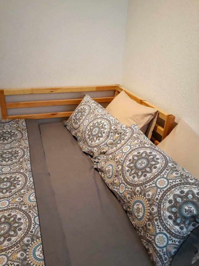 2 Bedroom's Flat On The Beach, Center, 1 Line